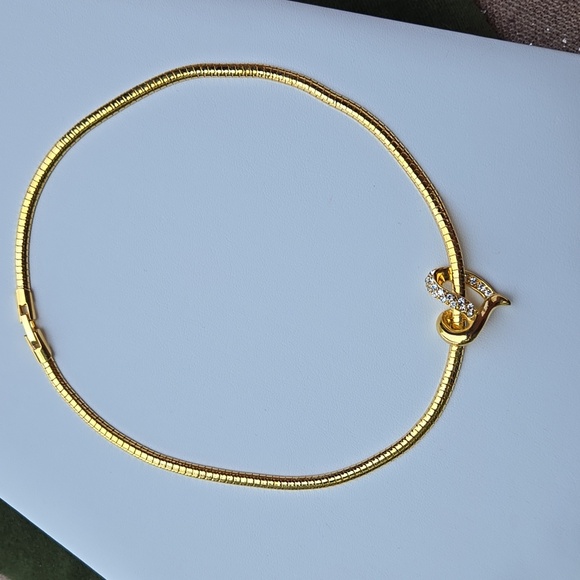 Avon Vlegant Gold Tone Heart Rehnistones Collar Necklace - Picture 4 of 17